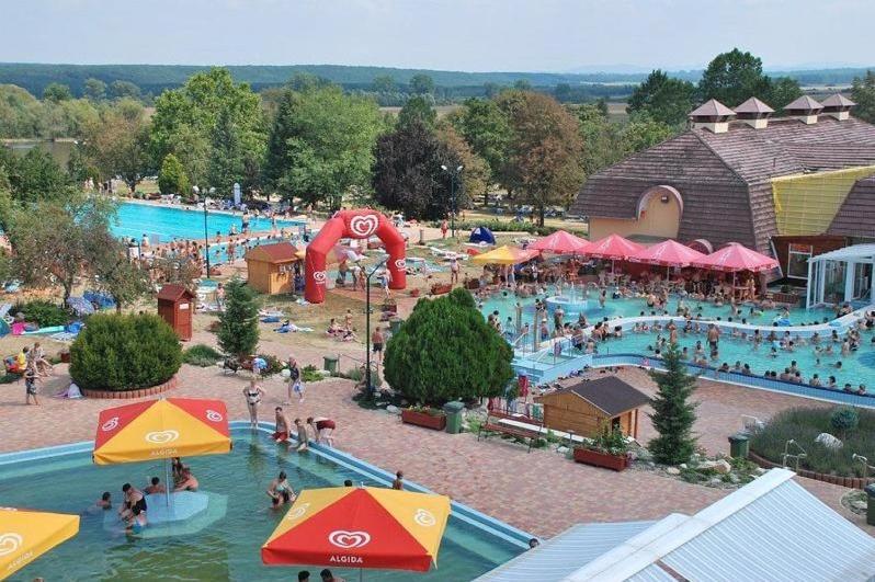 Appartamento Ad-Lak Dombóvár Esterno foto